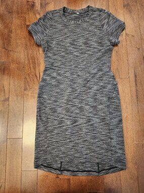 Lululemon women's gray short sleeve dress in size 8